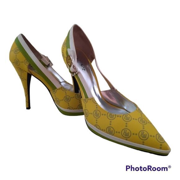 Rocawear Retro Printed Pointy Toe Heels - Picture 1 of 5